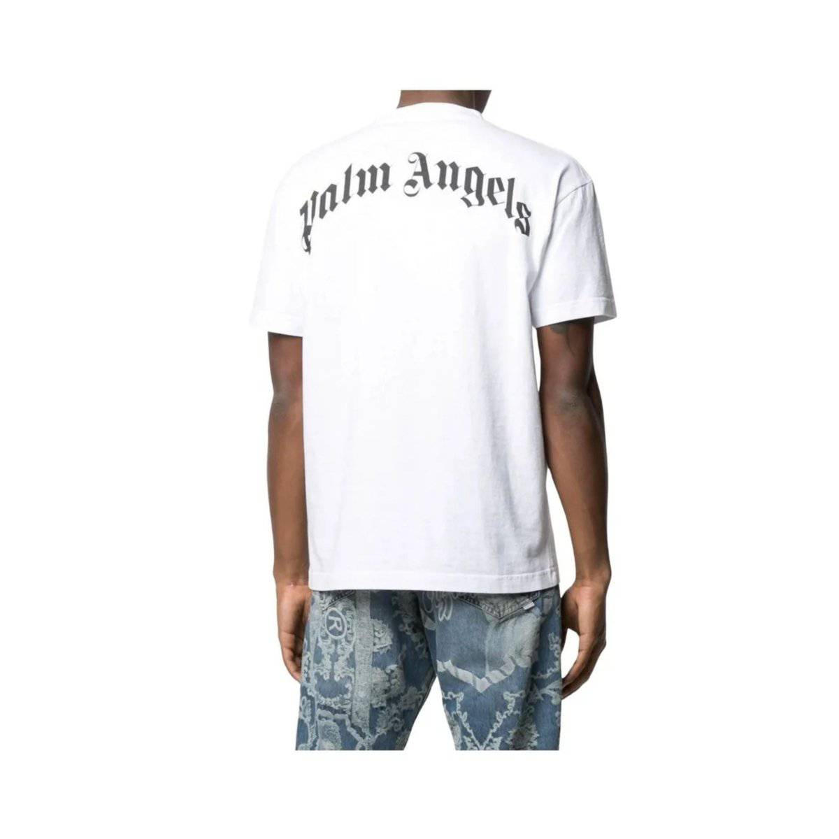 Brandme T-Shirt #26 in a casual style, featuring a comfortable fit and vibrant color on a model.