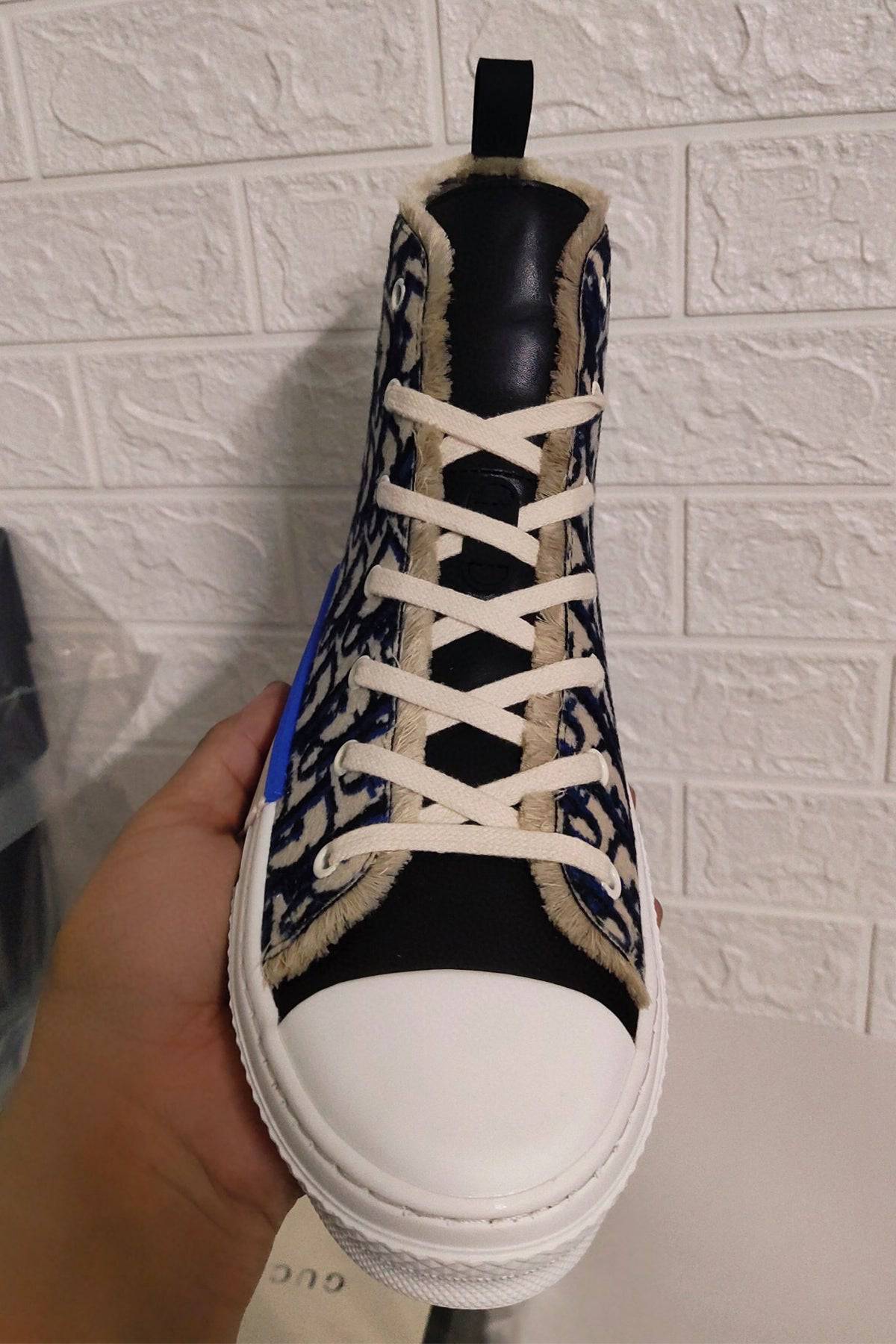 B23 Sneaker - 24HEARTZ