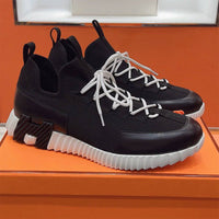 Bouncing Sneaker - 24HEARTZ