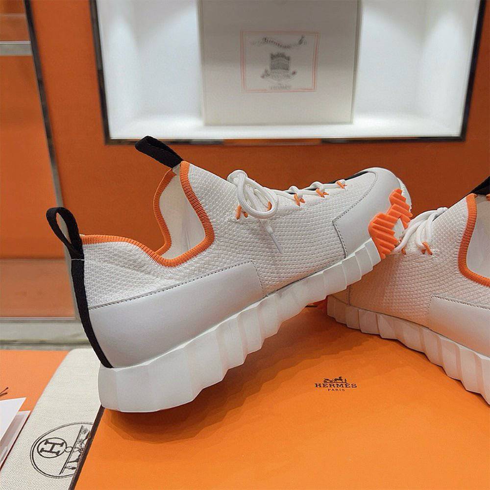 Bouncing Sneaker - 24HEARTZ