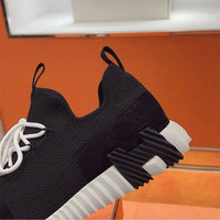 Bouncing Sneaker - 24HEARTZ