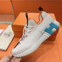 Bouncing Sneaker - 24HEARTZ
