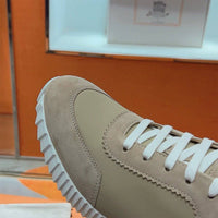Bouncing Sneaker - 24HEARTZ