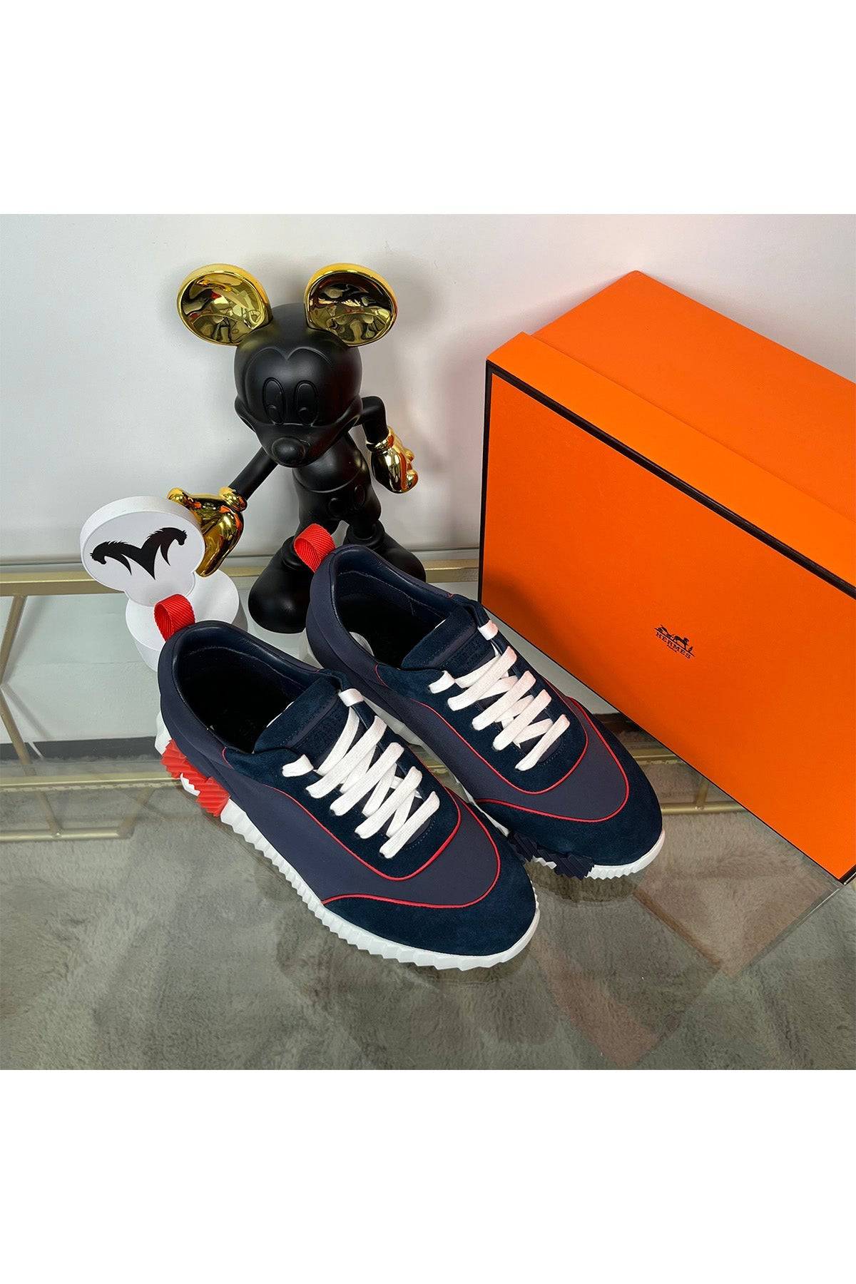 Bouncing Sneaker - 24HEARTZ