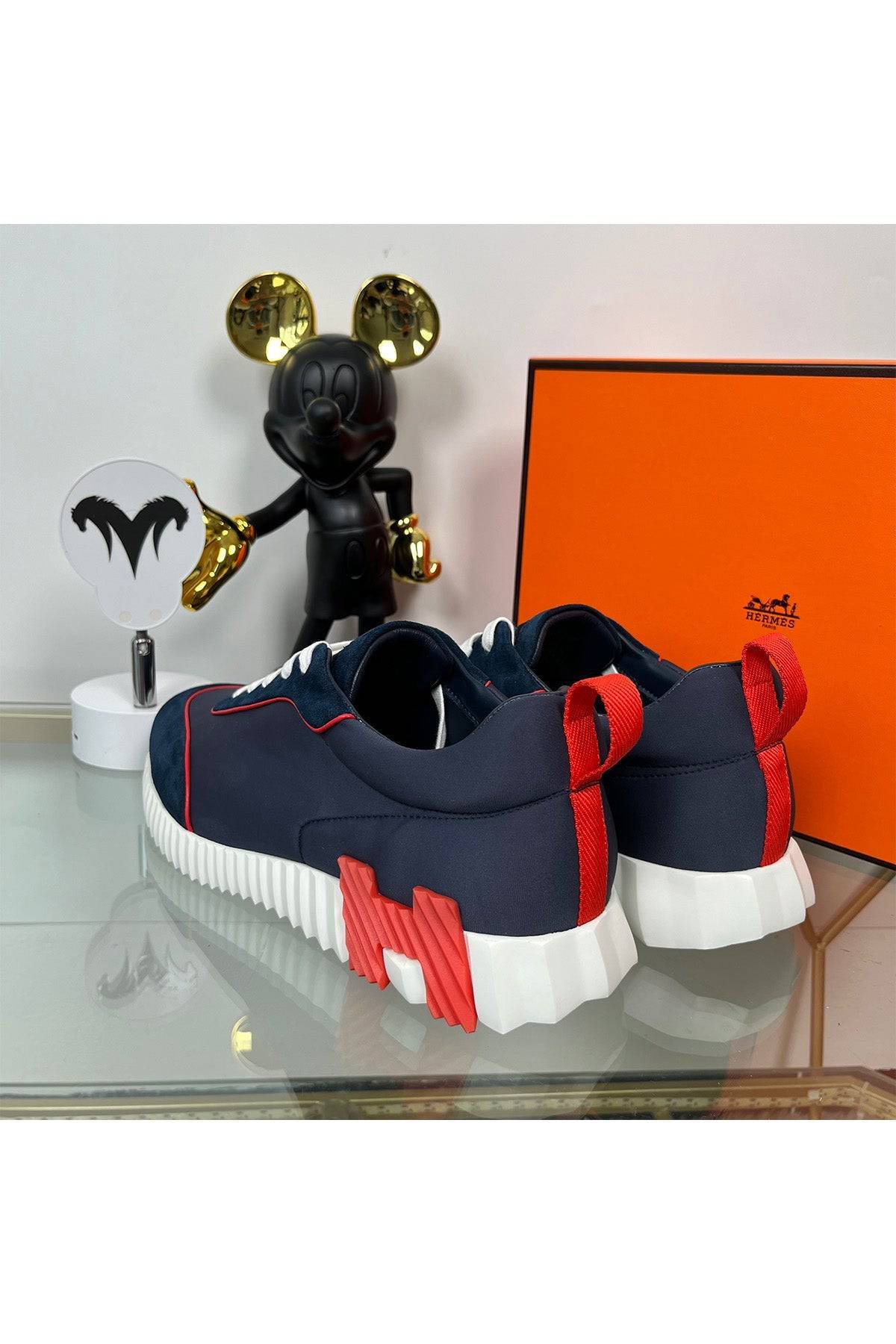 Bouncing Sneaker - 24HEARTZ