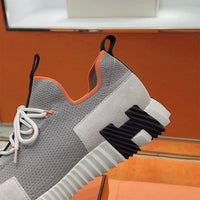 Bouncing Sneaker - 24HEARTZ