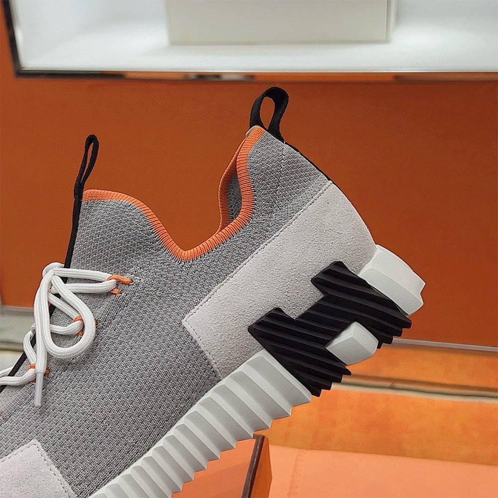 Bouncing Sneaker - 24HEARTZ