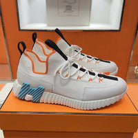 Bouncing Sneaker - 24HEARTZ