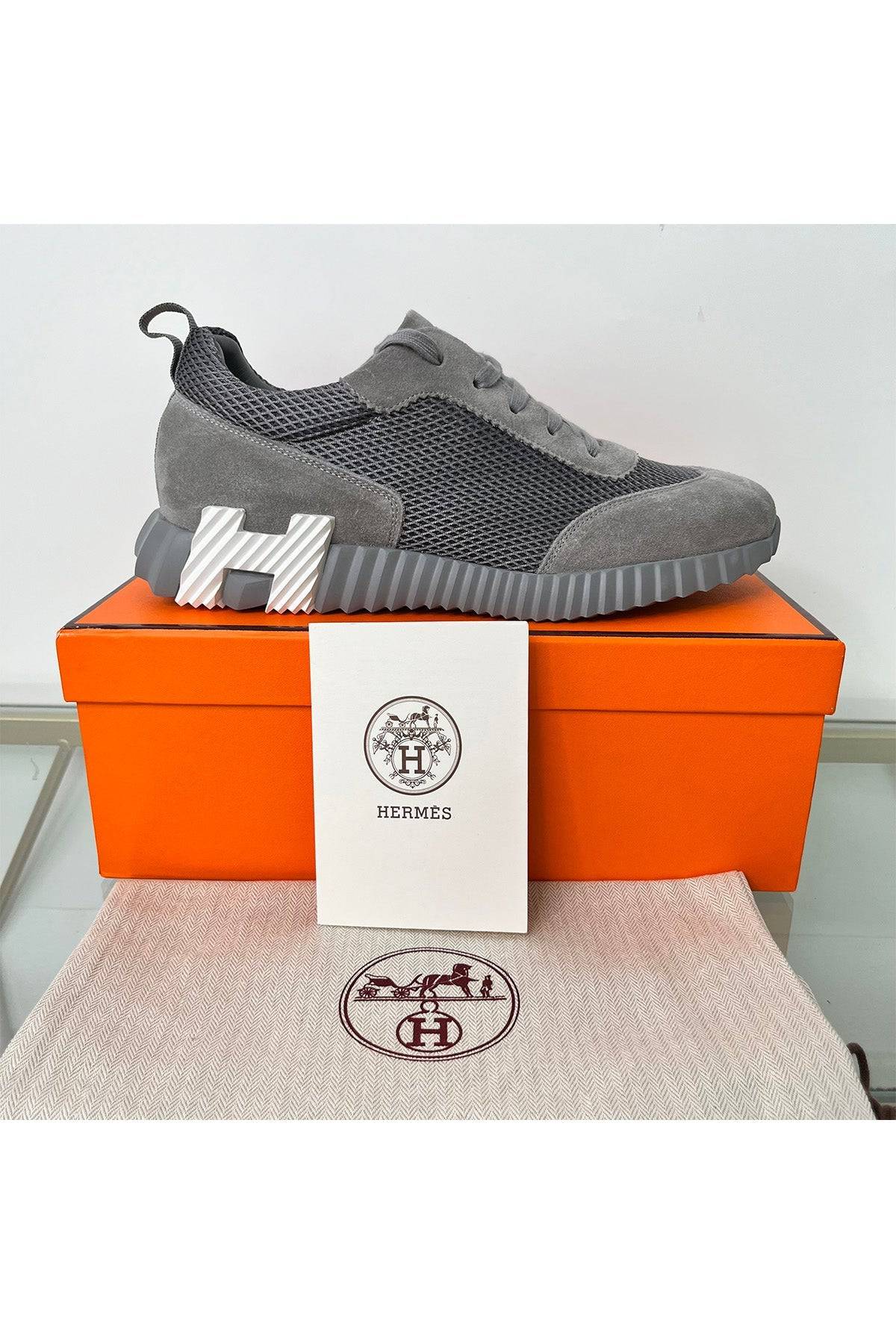 Bouncing Sneaker - 24HEARTZ