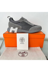 Bouncing Sneaker - 24HEARTZ