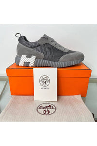 Bouncing Sneaker - 24HEARTZ