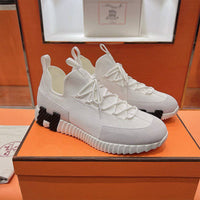 Bouncing Sneaker - 24HEARTZ