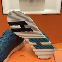 Bouncing Sneaker - 24HEARTZ