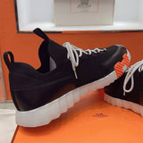 Bouncing Sneaker - 24HEARTZ