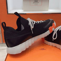 Bouncing Sneaker - 24HEARTZ