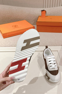 Bouncing Sneaker - 24HEARTZ