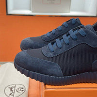 Bouncing Sneaker - 24HEARTZ