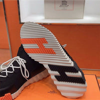 Bouncing Sneaker - 24HEARTZ