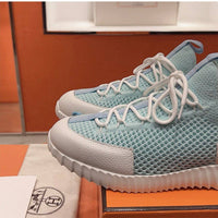 Bouncing Sneaker - 24HEARTZ