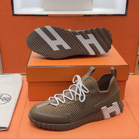 Bouncing Sneaker - 24HEARTZ