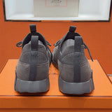 Bouncing Sneaker - 24HEARTZ