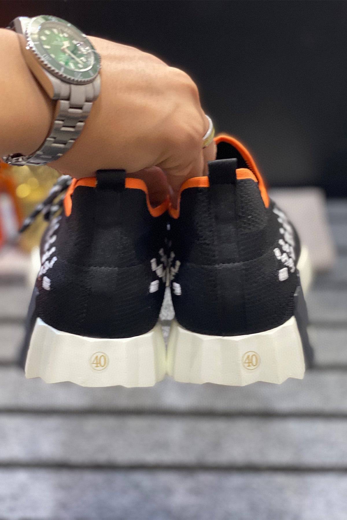 Bouncing Sneaker - 24HEARTZ