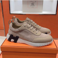 Bouncing Sneaker - 24HEARTZ