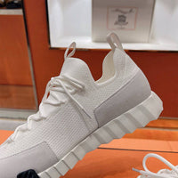 Bouncing Sneaker - 24HEARTZ