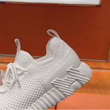Bouncing Sneaker - 24HEARTZ