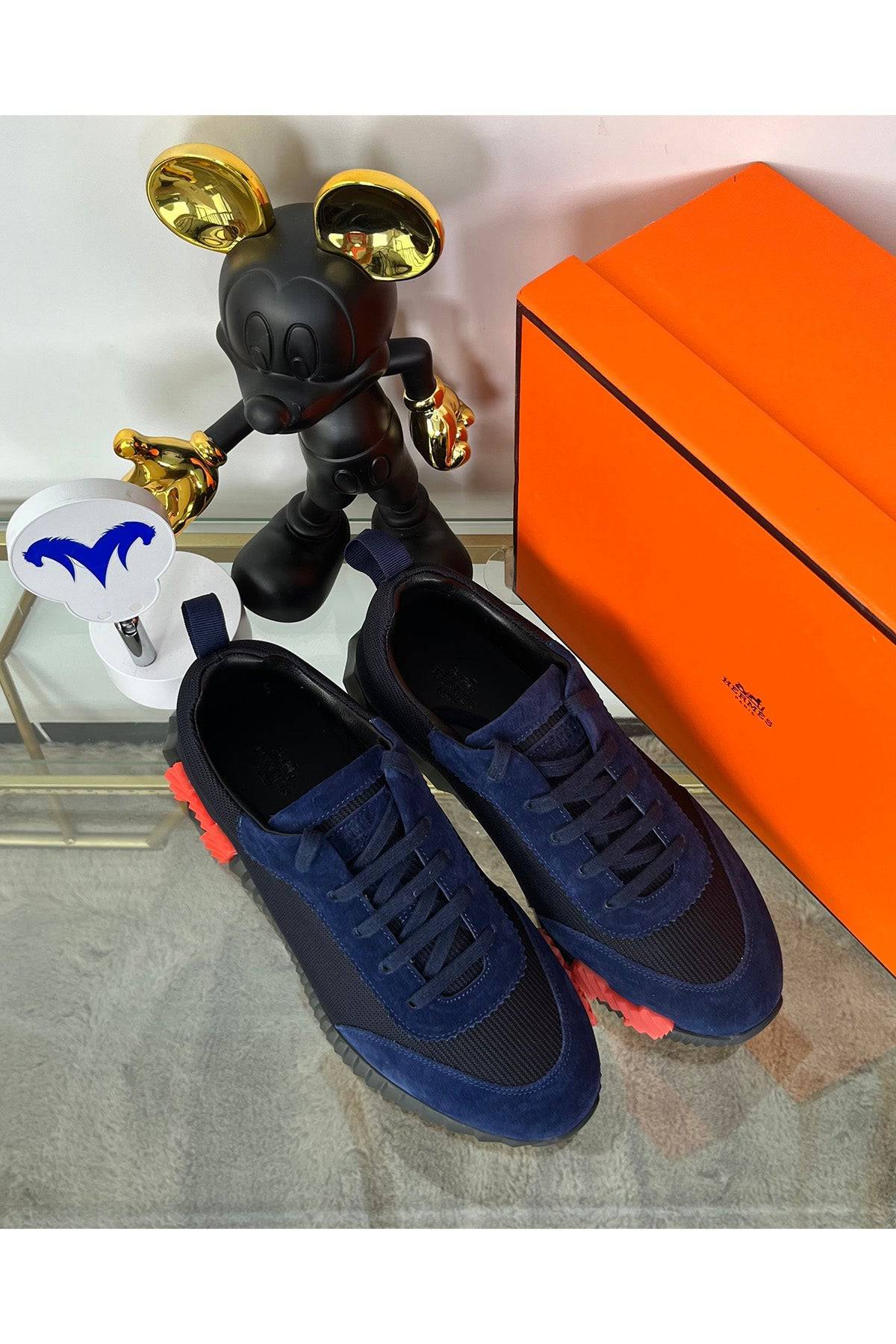 Bouncing Sneaker - 24HEARTZ