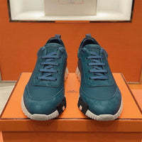 Bouncing Sneaker - 24HEARTZ