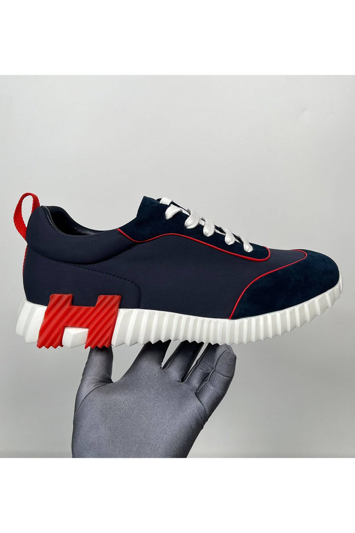 Bouncing Sneaker - 24HEARTZ