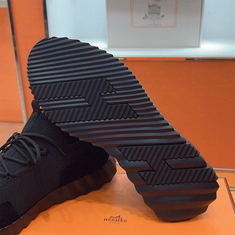 Bouncing Sneaker - 24HEARTZ