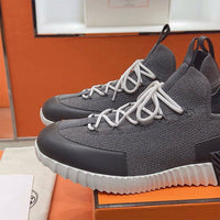 Bouncing Sneaker - 24HEARTZ