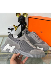 Bouncing Sneaker - 24HEARTZ