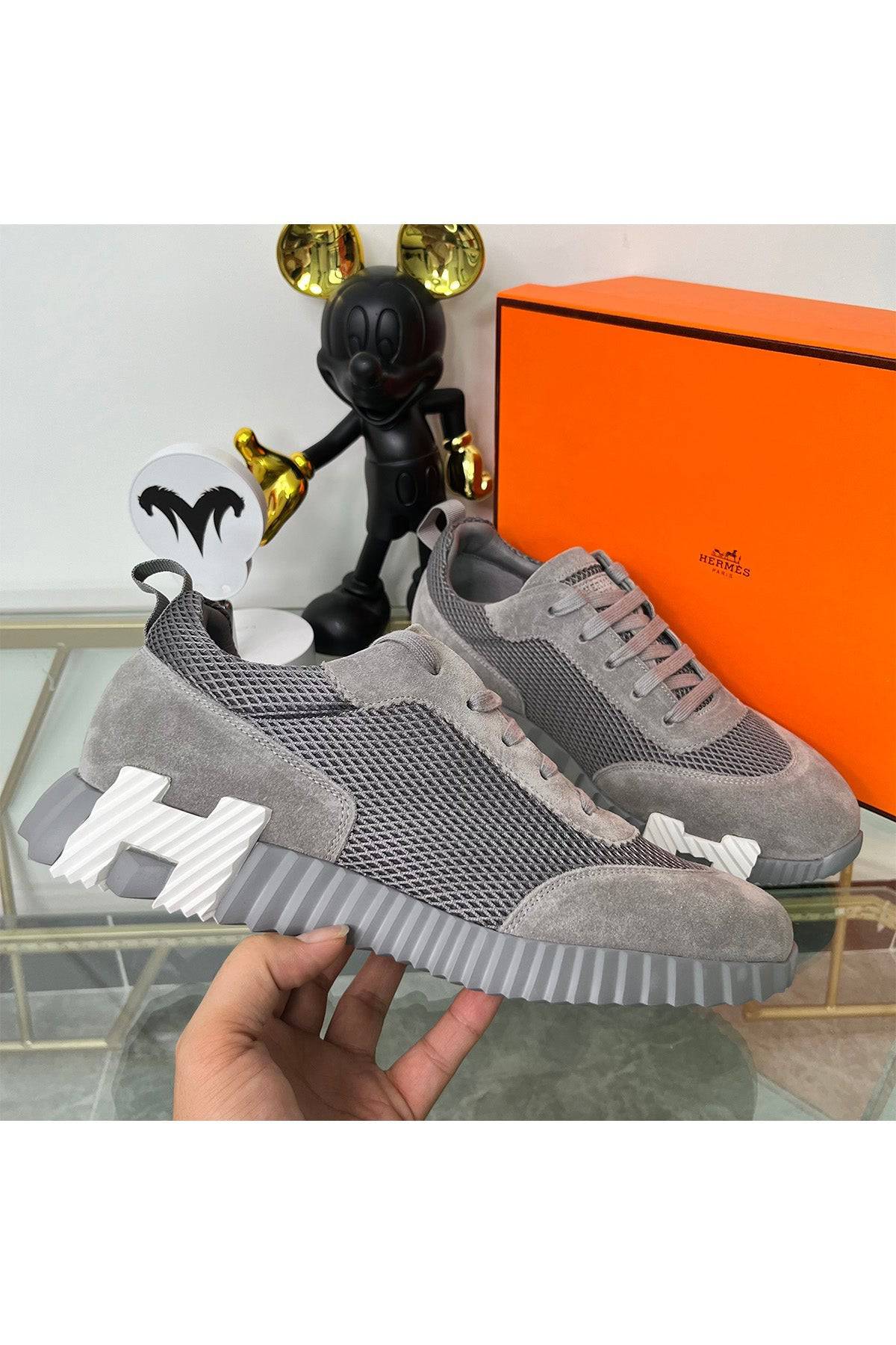 Bouncing Sneaker - 24HEARTZ
