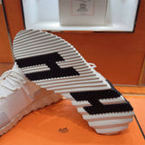 Bouncing Sneaker - 24HEARTZ
