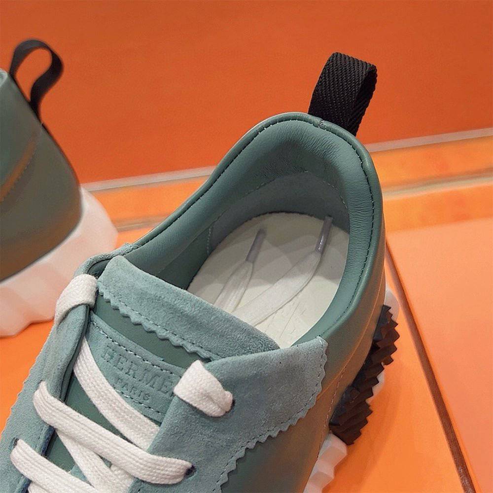 Bouncing Sneaker - 24HEARTZ