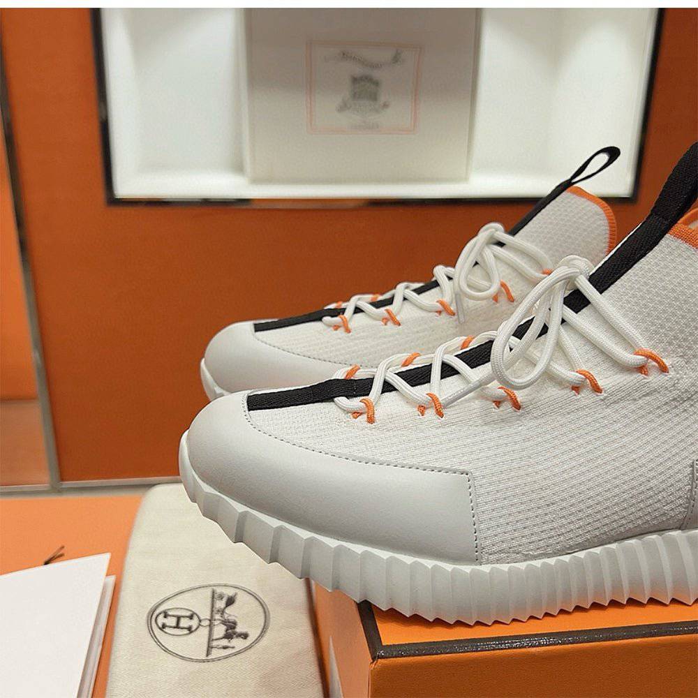 Bouncing Sneaker - 24HEARTZ