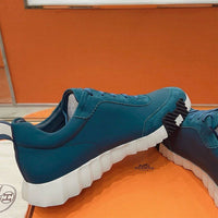 Bouncing Sneaker - 24HEARTZ