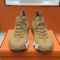 Bouncing Sneaker - 24HEARTZ
