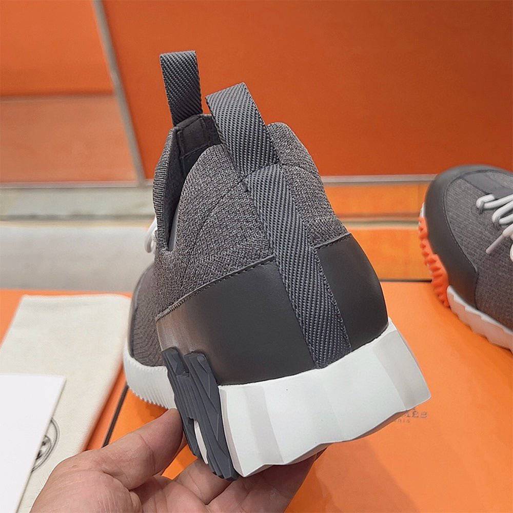 Bouncing Sneaker - 24HEARTZ