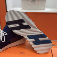 Bouncing Sneaker - 24HEARTZ