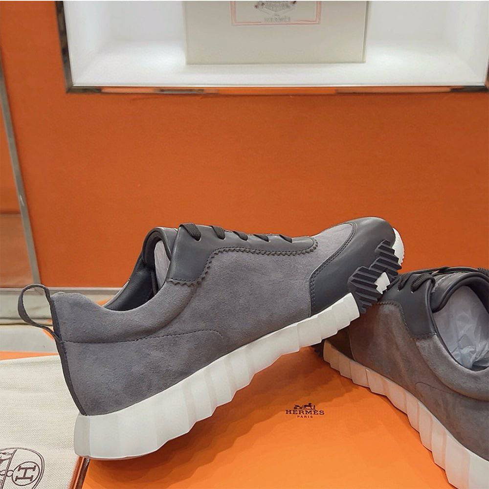 Bouncing Sneaker - 24HEARTZ