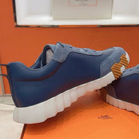 Bouncing Sneaker - 24HEARTZ