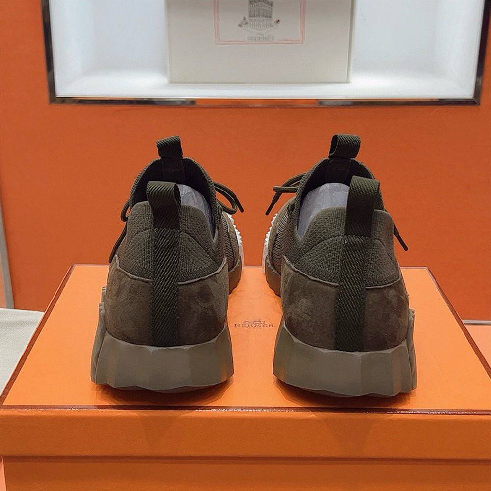 Bouncing Sneaker - 24HEARTZ