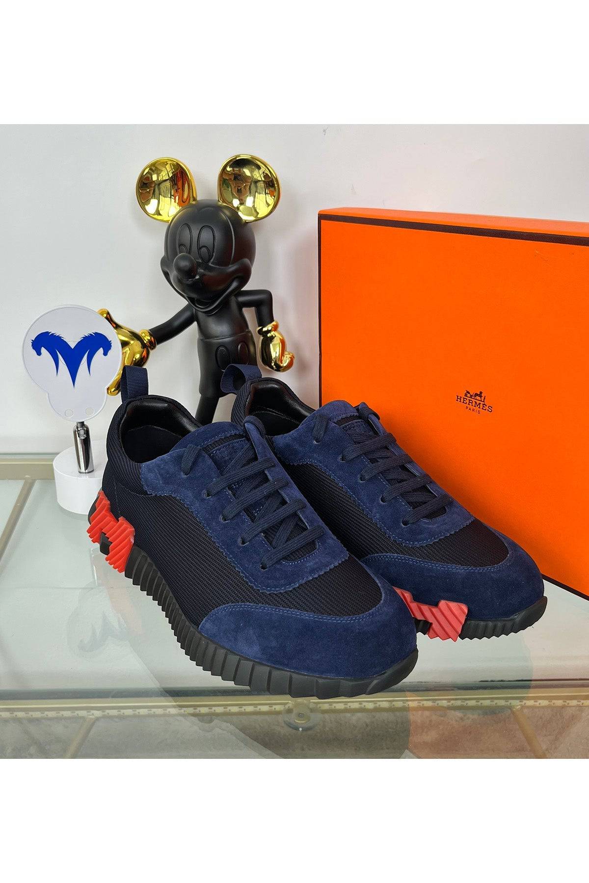Bouncing Sneaker - 24HEARTZ
