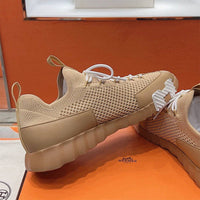 Bouncing Sneaker - 24HEARTZ