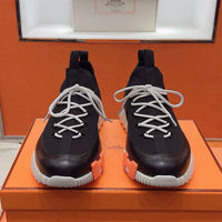 Bouncing Sneaker - 24HEARTZ