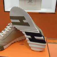 Bouncing Sneaker - 24HEARTZ